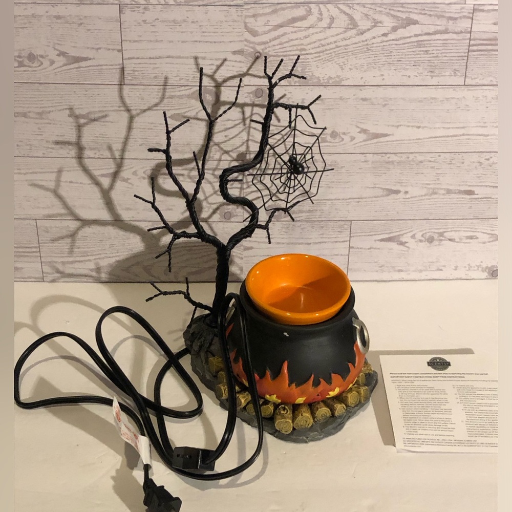 Scentsy Hocus Pocus Electric Wax Warmer Retired Witches Cauldron Fire Spooky
